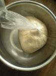 マヨネーズと白ごま入り三日月パン　一次発酵開始